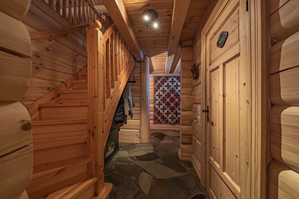 Tømmerhytte er et kunstverk i seg selv. Galleribilde