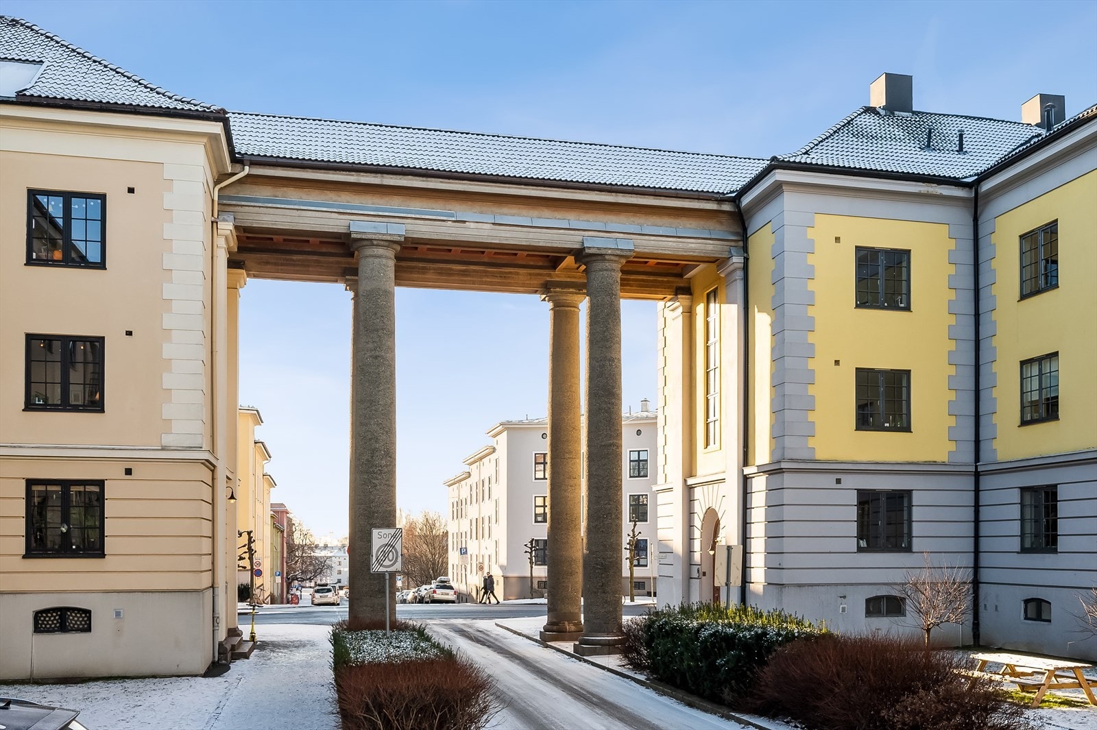 Signaturen til Søylegården. Galleribilde