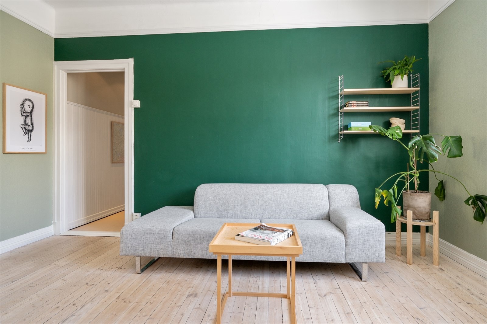 Det er plass til en stor sofagruppe med tilhørende møblement. Galleribilde