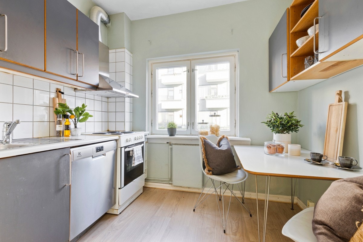 Spiseplass på kjøkken for hyggelige helgefrokoster eller kveldsmaten Galleribilde