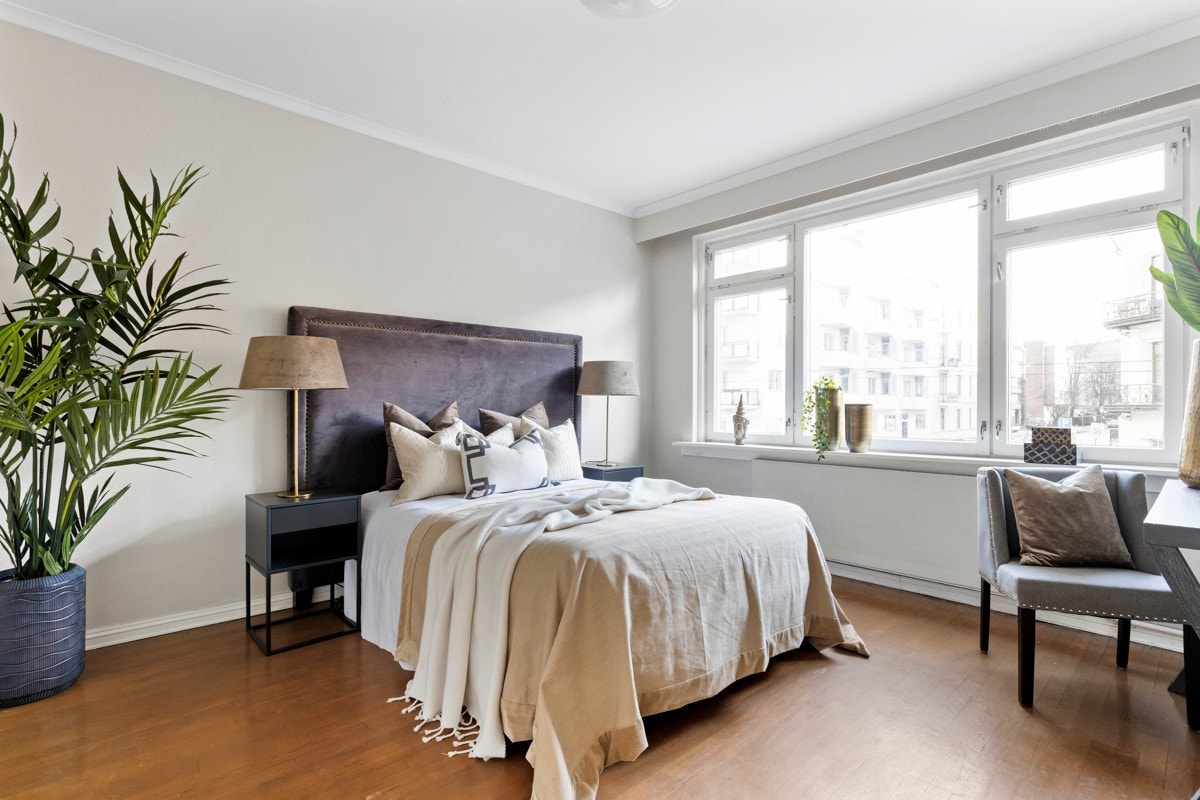 Hovedsoverom med store lysflater - eller spisestue - valget er ditt Galleribilde