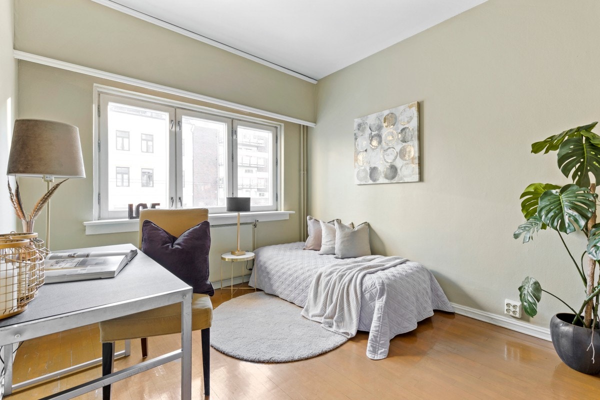 Lyst og innbydende med strore lysflater Galleribilde