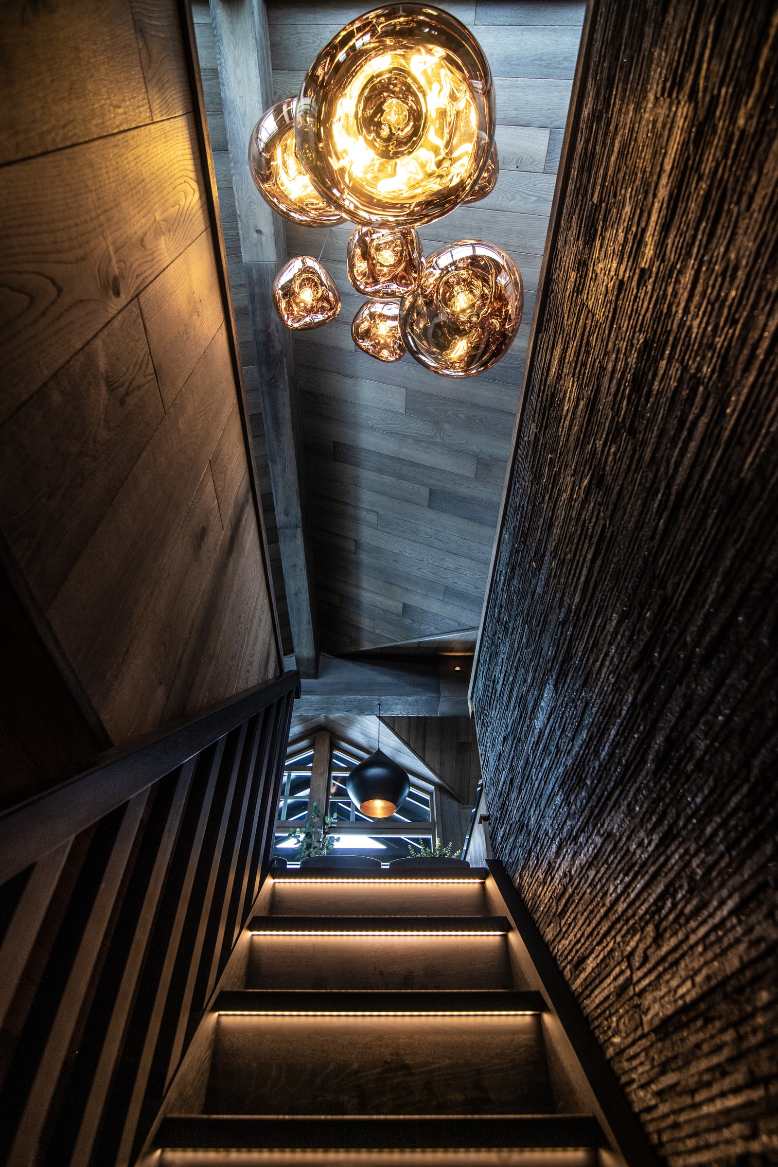 Lyssatt og stemningsfull trapp. Galleribilde