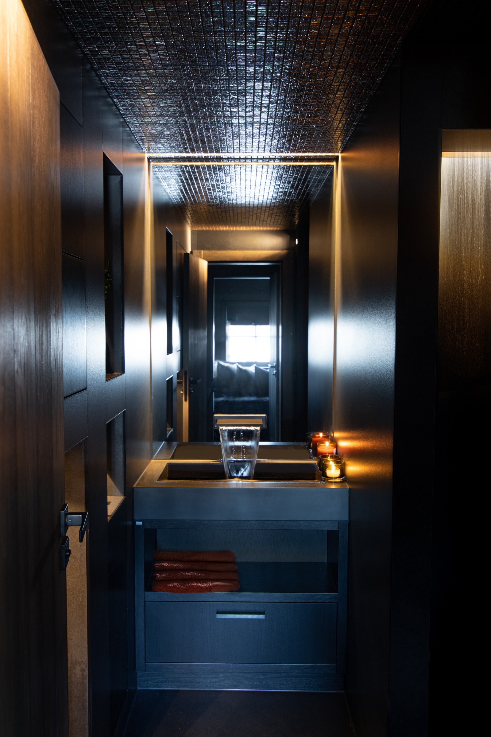 Åpent "fossefall" direkte fra speilet. Galleribilde