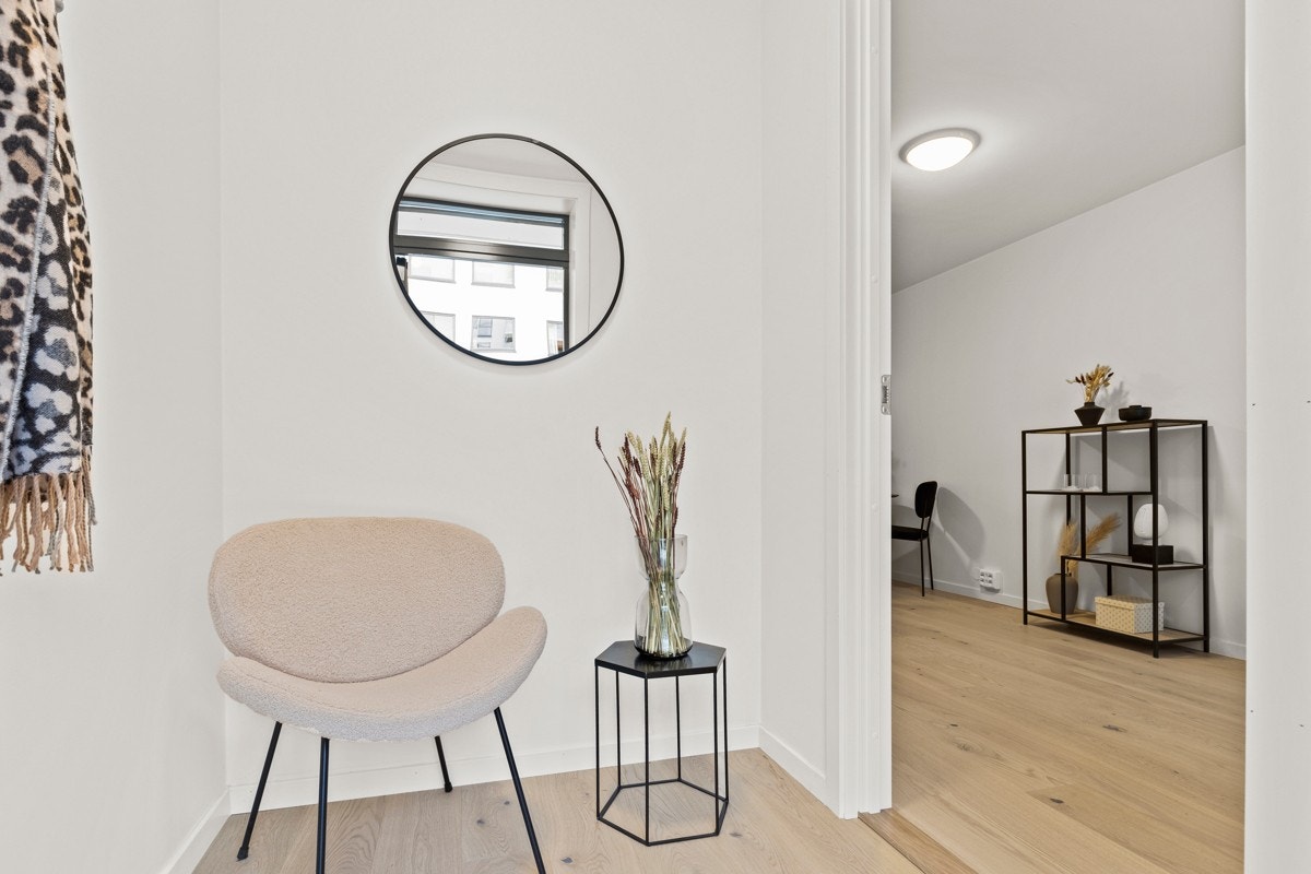 Fra entrèen er det direkte tilgang inn i stuen. Galleribilde