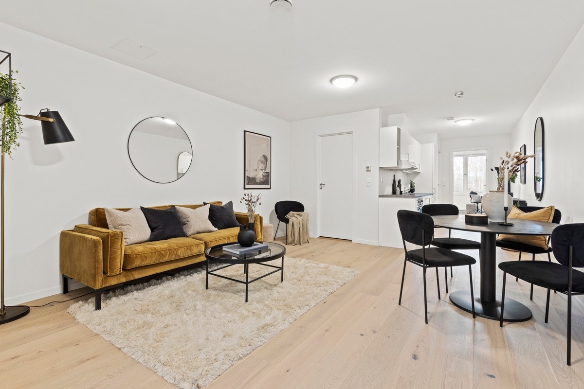 Stuen er av god størrelse - har kan du innrede slik du øsnker. Galleribilde