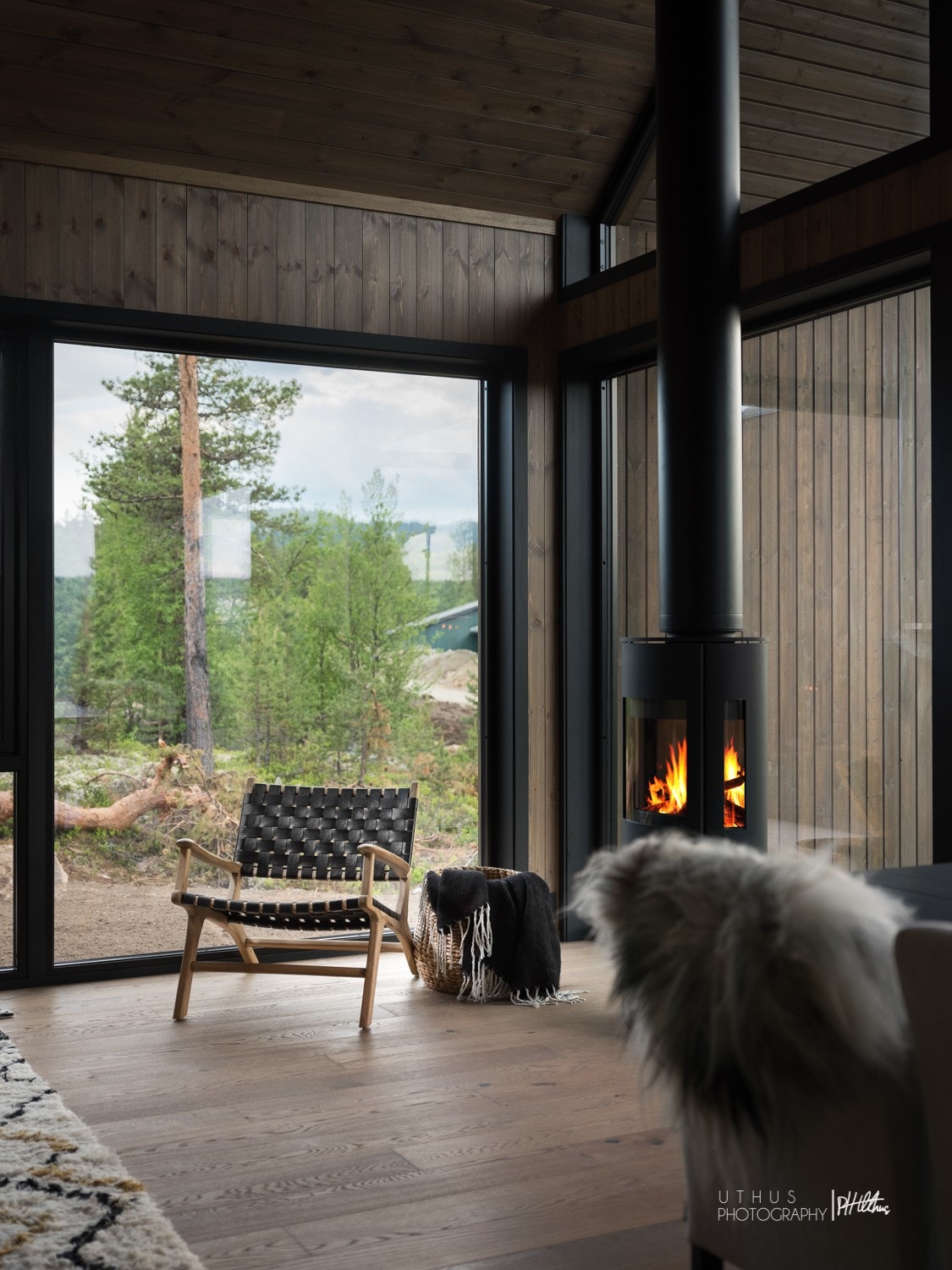 Hyttene blir montert med lekker peisovn som står i stil med standarden Galleribilde