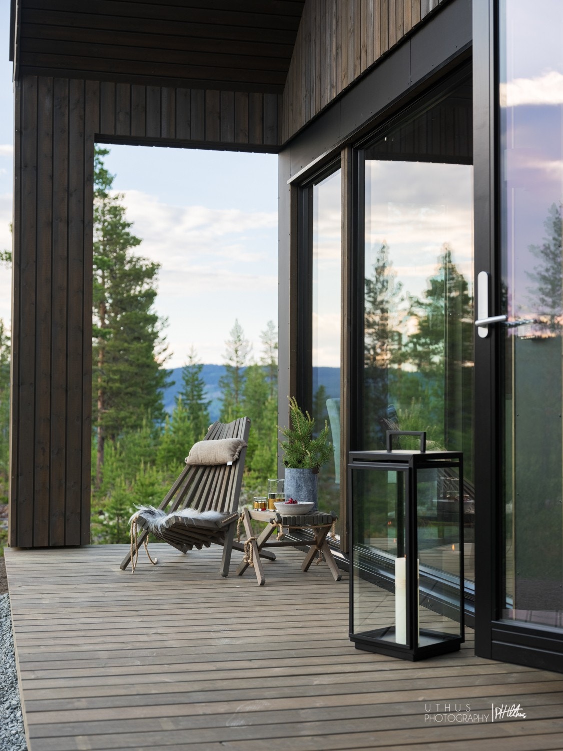 Moderne hyttepreg med nærkontakt med omgivelsene Galleribilde