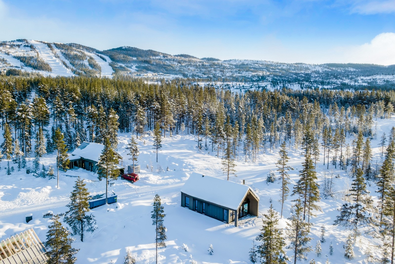 Sentral beliggenhet med Nesfjellet Alpint, Nesfjellet Golfbane og utallige langrennsløyper i umiddelbar nærhet Galleribilde