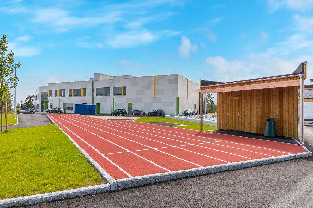 Nye Roligheten skole som ligger i trygg gangavstand fra boligfeltet. Deler av uteområdene ved Roligheten skole Galleribilde