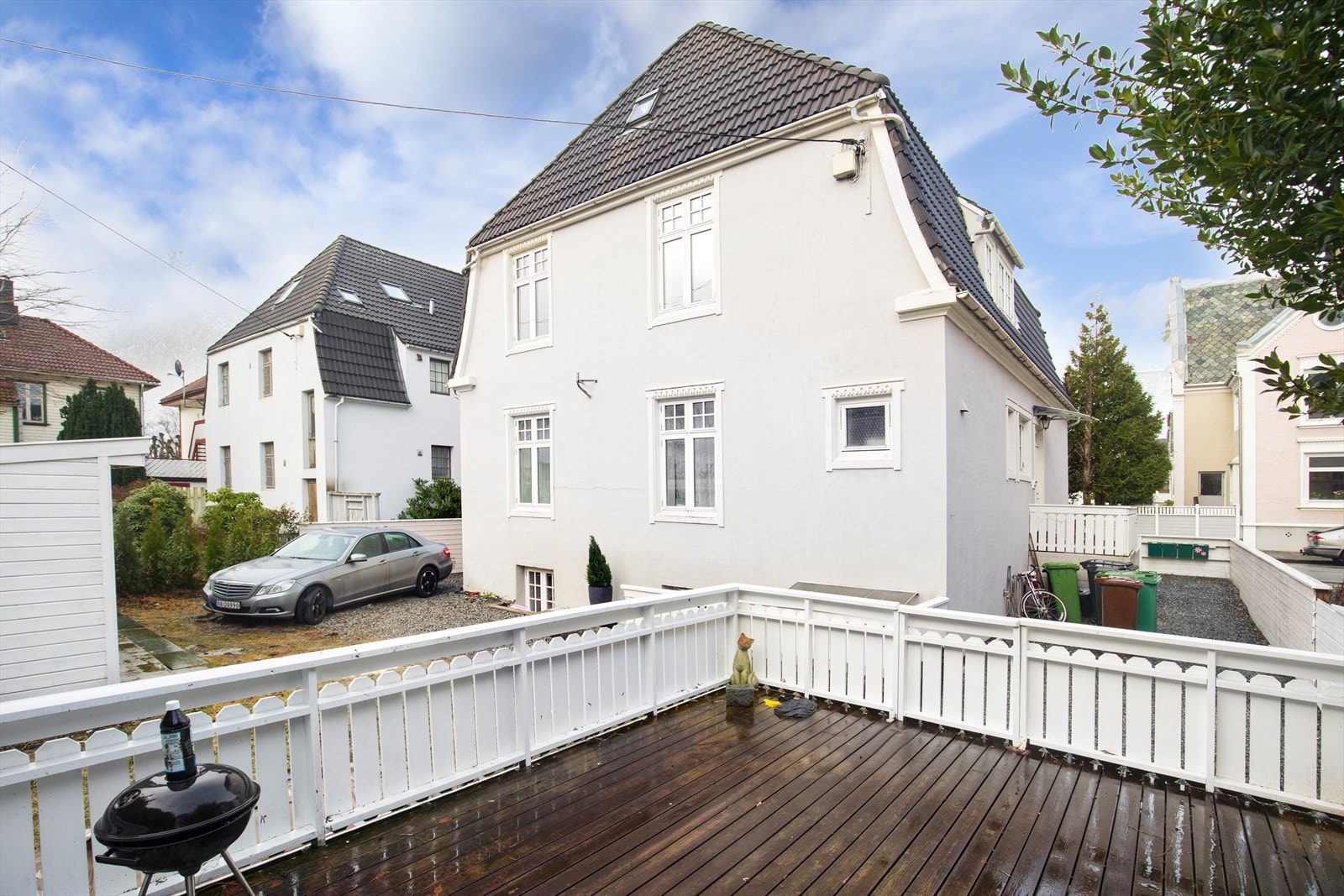 Solrikt uteområde - felles for seksjonene Galleribilde