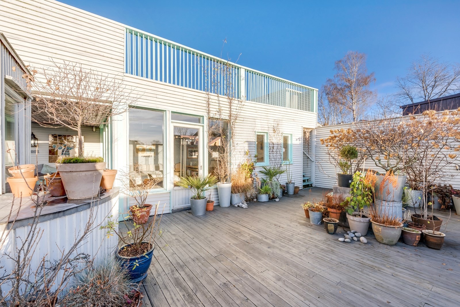 I tilknytning takterrassen har dagens eier oppført en egen hytte. Denne er av god størrelse og kan benyttes hele året. Galleribilde