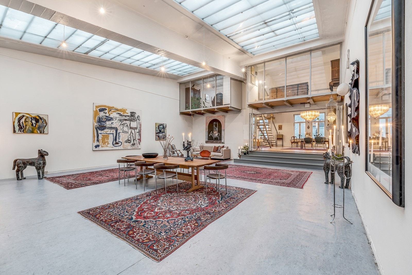 Dette er leiligheten for deg som stoler på din egen livsstil og er på utkikk etter det spesielle bo- og arbeidssted! Galleribilde