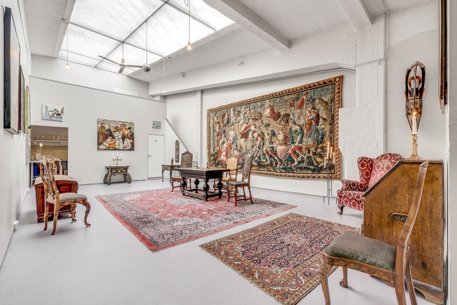 Storsal på 50 kvm. med eget kjøkken, samt baderom. Galleribilde