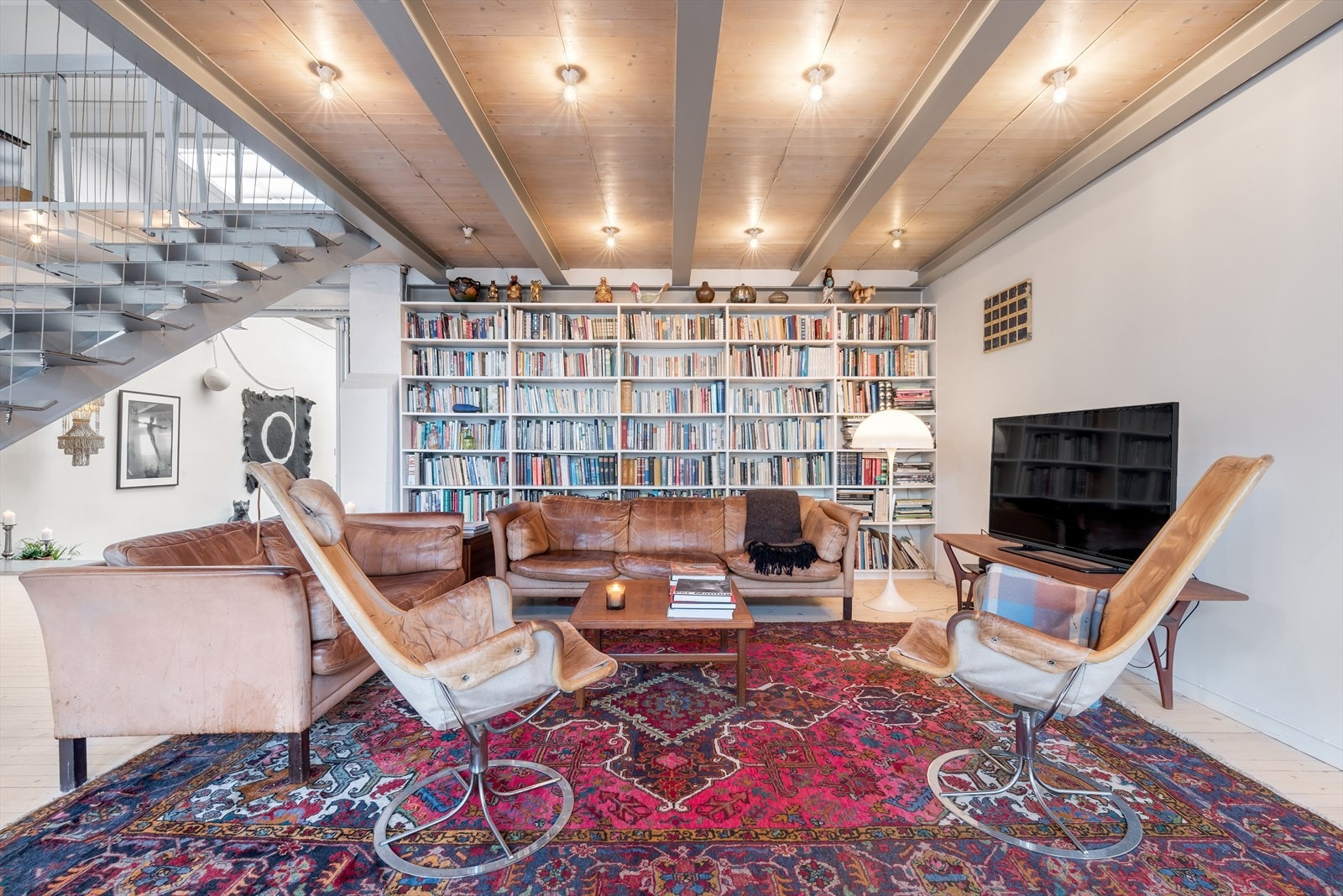 Det er svært lave månedlige felleskostnader på kr. 2.674,-. Disse forfaller kvartalsvis. Galleribilde