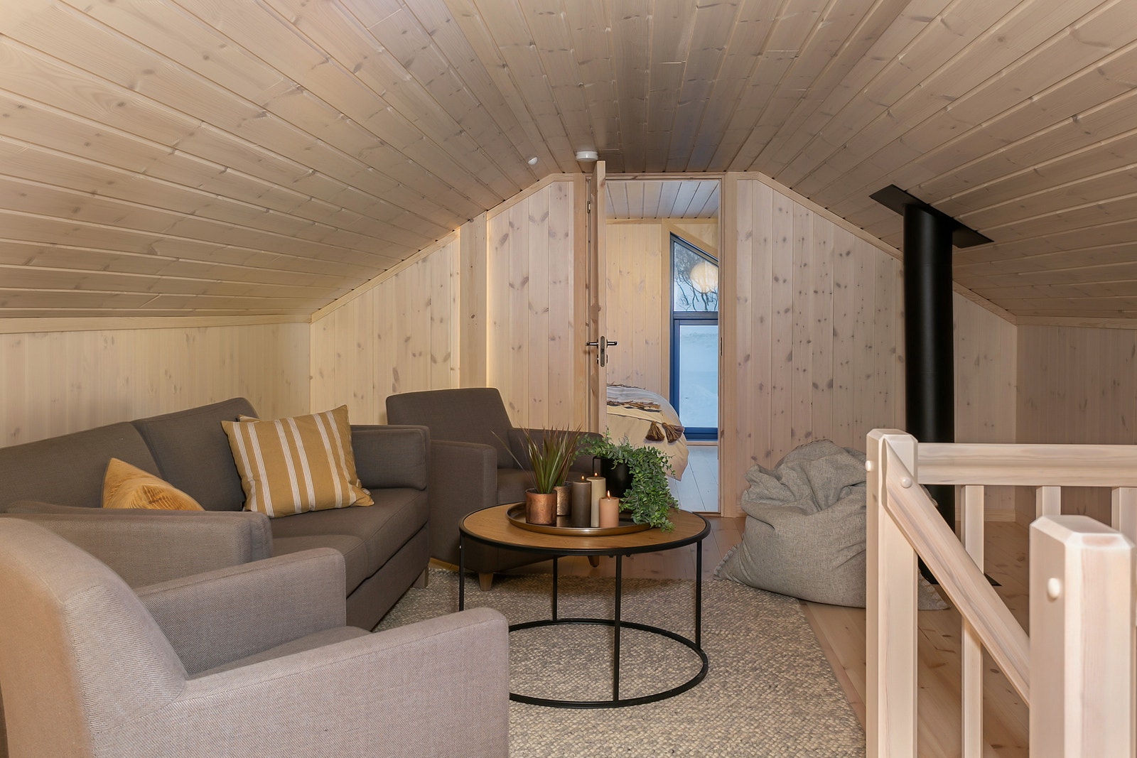 Loftstue - Interiørbilde fra visningshytte på Nerskogen Galleribilde