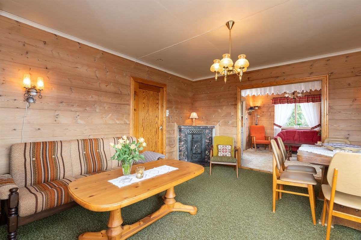 En av to stuer på hovedplan Galleribilde