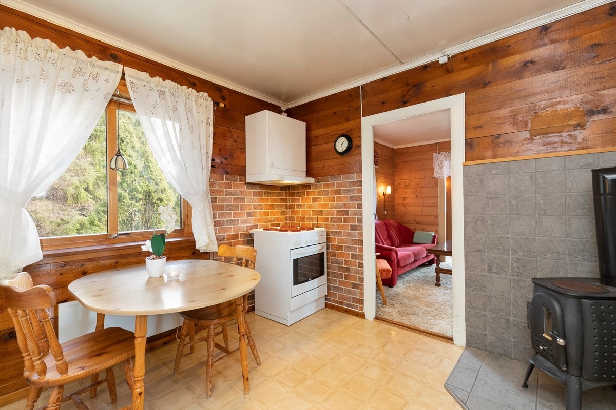 Kjøkken i tilknytning til stuen på hovedplan Galleribilde