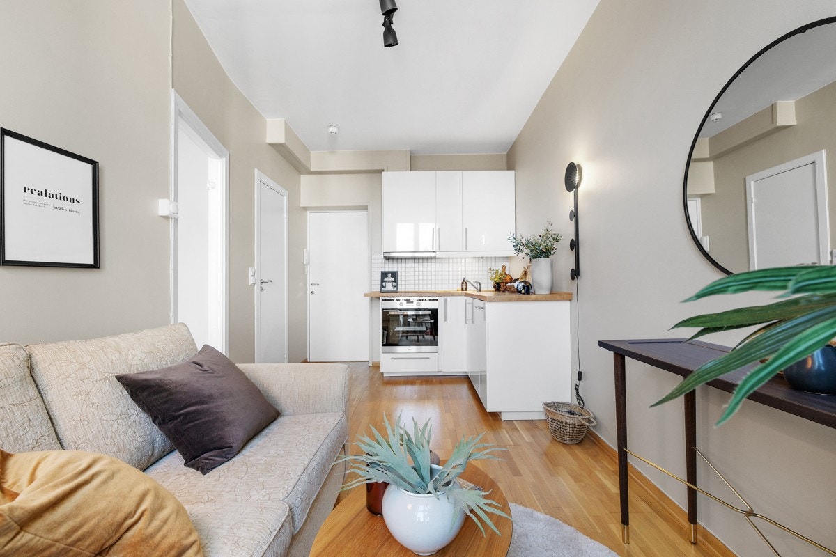 Praktisk åpen stue/kjøkkenløsning Galleribilde