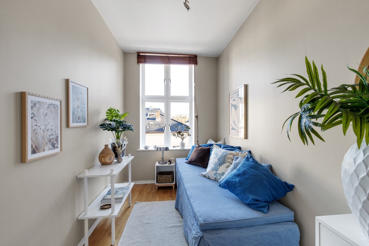 Praktisk soverom som kan brukes til gjesterom, barnerom, kontor, alt etter behov og ønske. God plass til seng og tilhørende møblement. Galleribilde