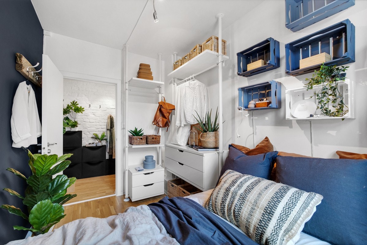 Hovedsoverom vender mot indre gård. Det er plass til dobbeltseng og tilhørende møbler Galleribilde