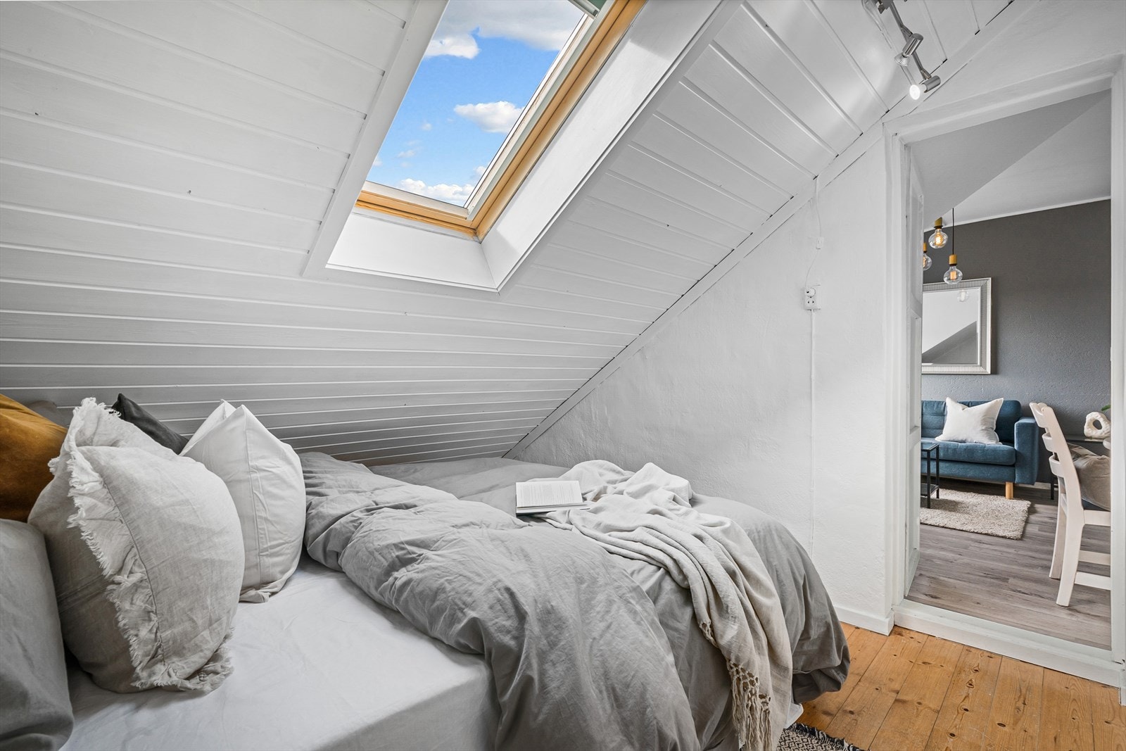 Romslig soverom på 6,2 m². Det er god plass til stor seng og nattbord. Galleribilde