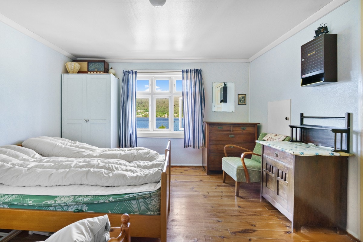 Boligens 2.etg. er innredet med fire soverom og bad Galleribilde