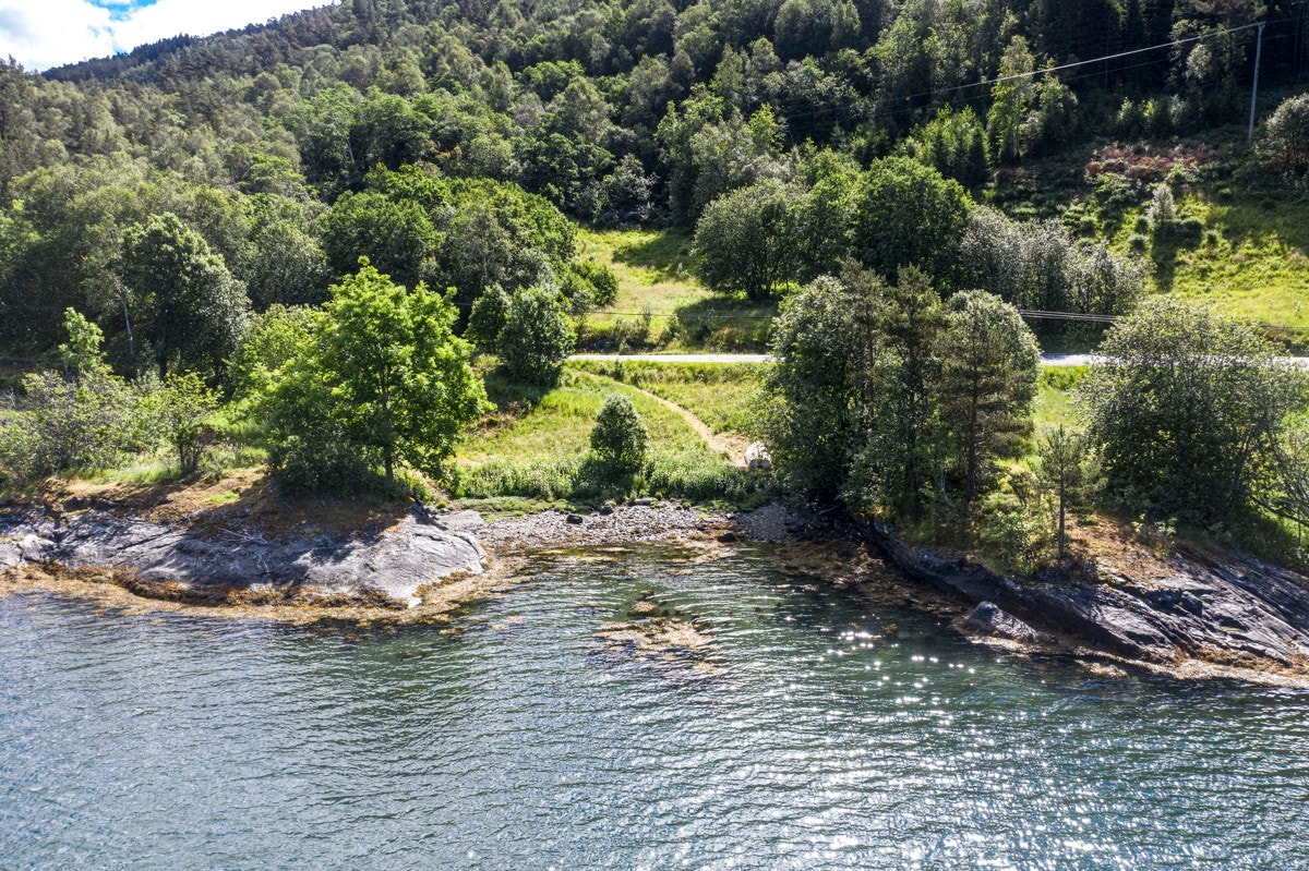 Eiendommen grenser til Bøfjorden og har ca. 400meter strandlinje Galleribilde