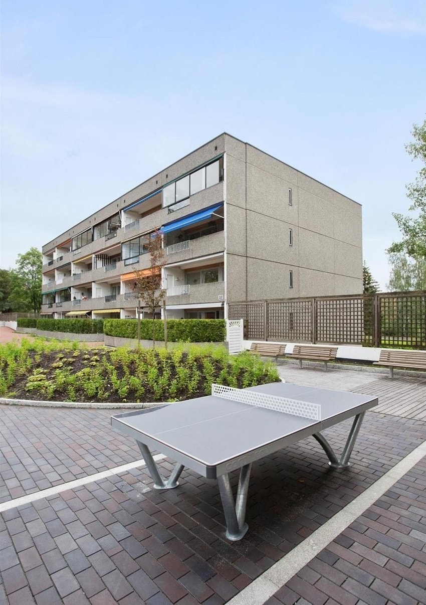 Den utpreget barnevennlige felleseiendommen er opparbeidet med store, velstelte plenarealer og flere sosiale områder. Galleribilde