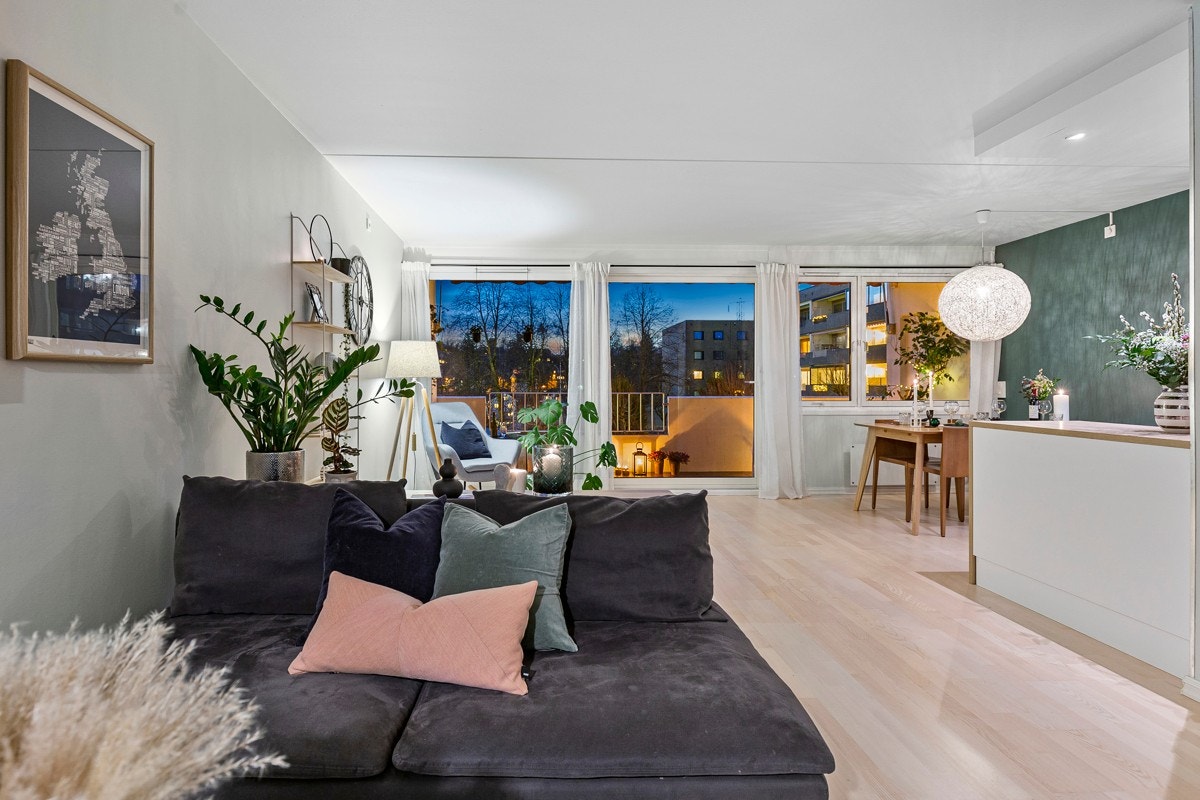 Hovseterveien 34 B er en luftig, stilfren og gjennomgående 3-roms i andre etasje. Galleribilde