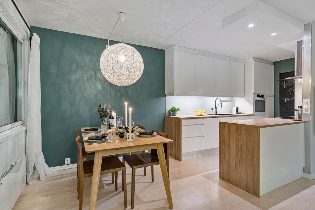 Leiligheten er romslig (83 kvm) og har en gjennomgående god standard. Galleribilde