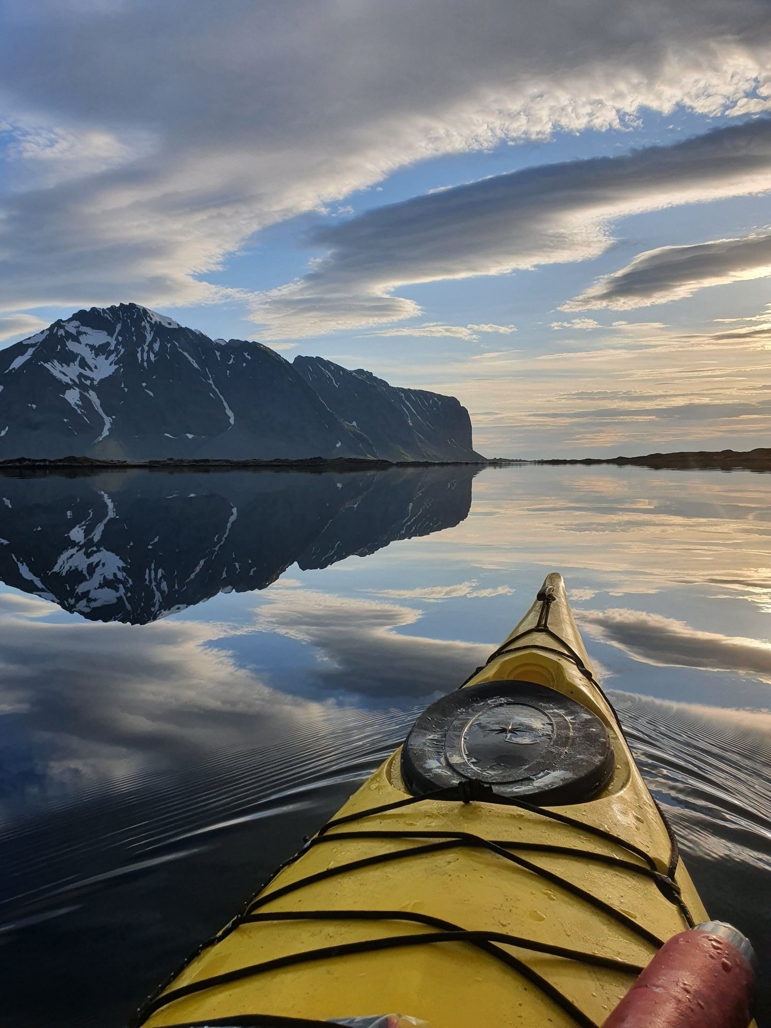 Populært område for kajakkpadling, med flere små sandstrender, holmer og et yrende dyreliv. Rolig sjø da område er beskyttet av vakker skjærgård. Galleribilde