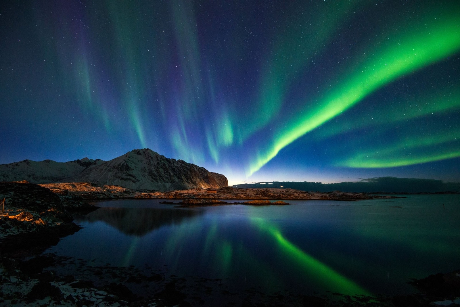 Vakrere kveldsutsikt skal man lete lenge etter. Lite lysforurensing gjør forholdene optimale for nordlys-fotografering. Foto: Steffen Larsen. Galleribilde