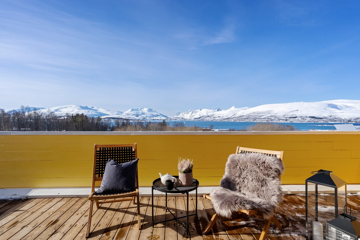 Balkongen kan skilte med fantastiske sol- og utsiktforhold!