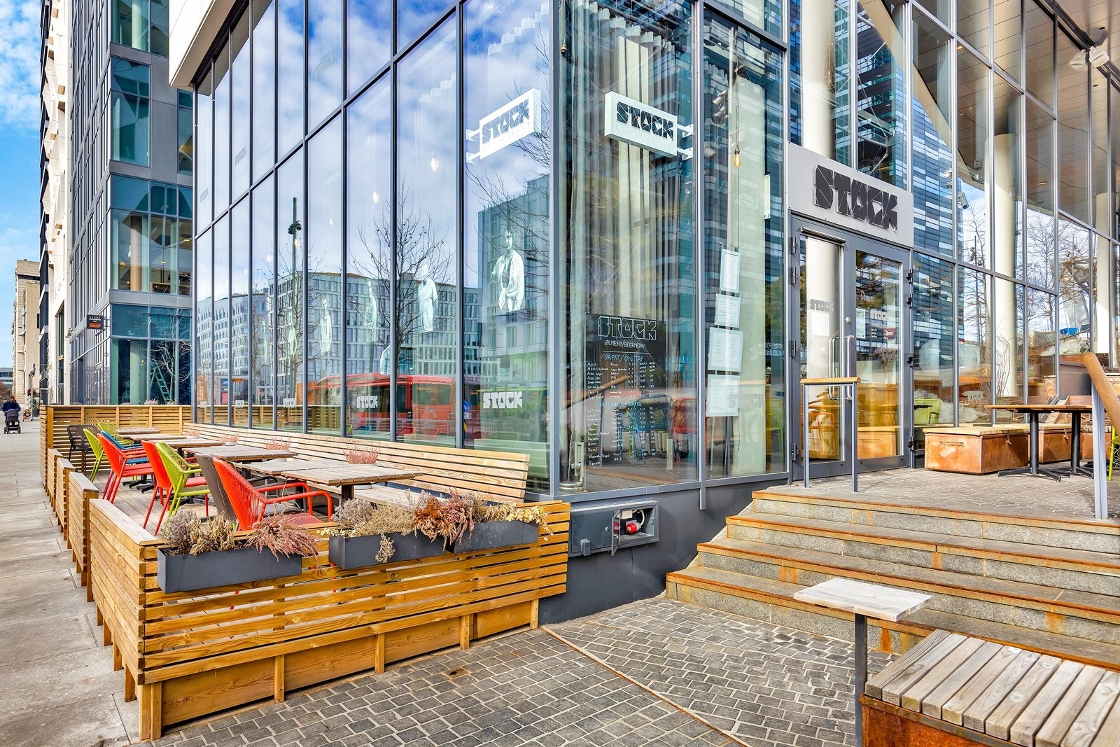 Av restauranter verdt et besøk kan Stock, Il Vero, Bambus Sushi, Vesper gastropub, Vaaghals og Maeemo nevnes som utsøkte alternativer Galleribilde