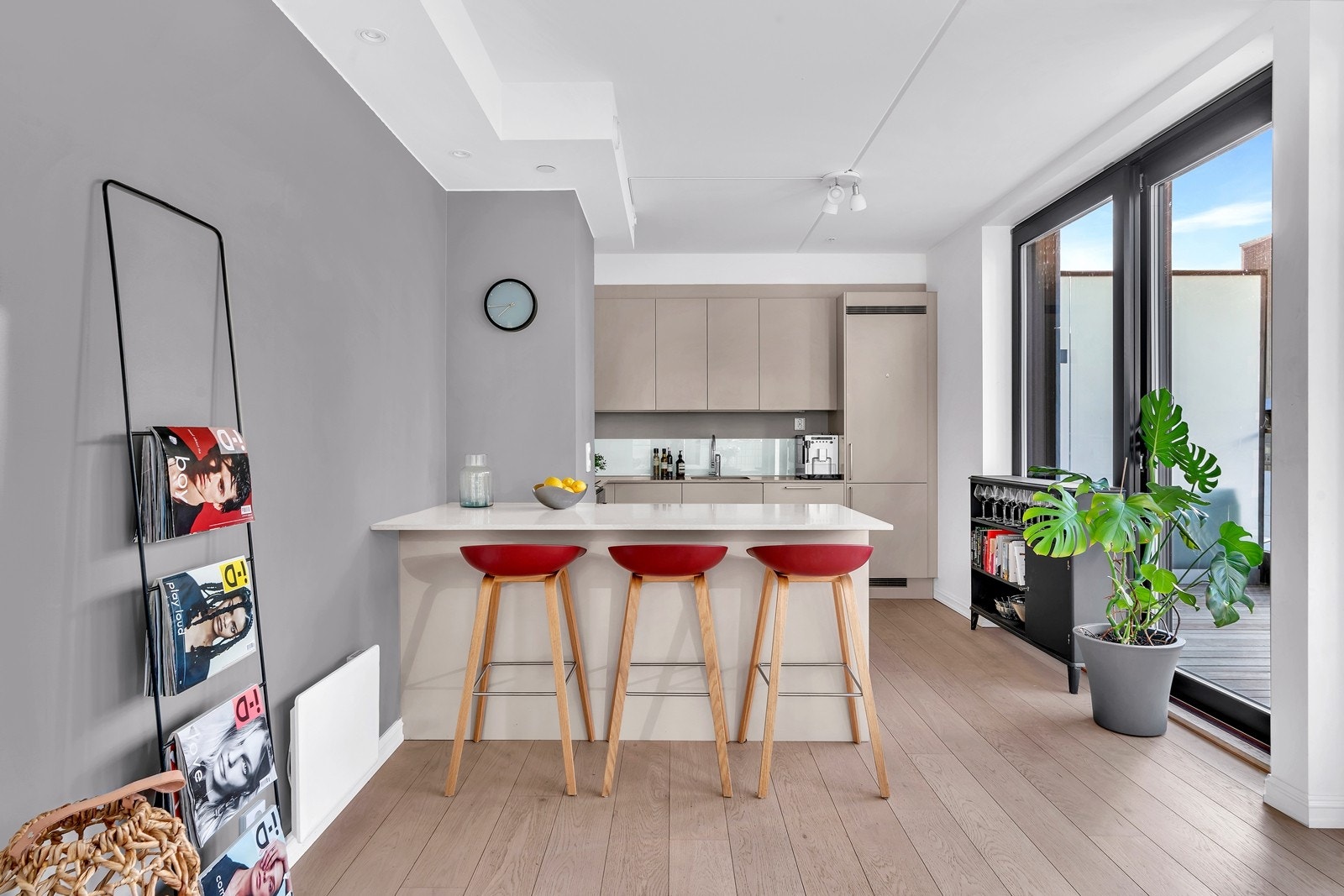 Lekkert og stilrent kjøkken fra Sigdal i åpen løsning Galleribilde