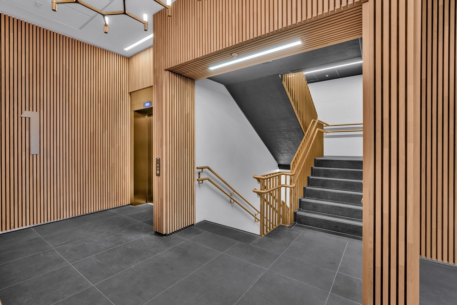 Adkomst til leiligheten og garasje via heis eller trapp Galleribilde