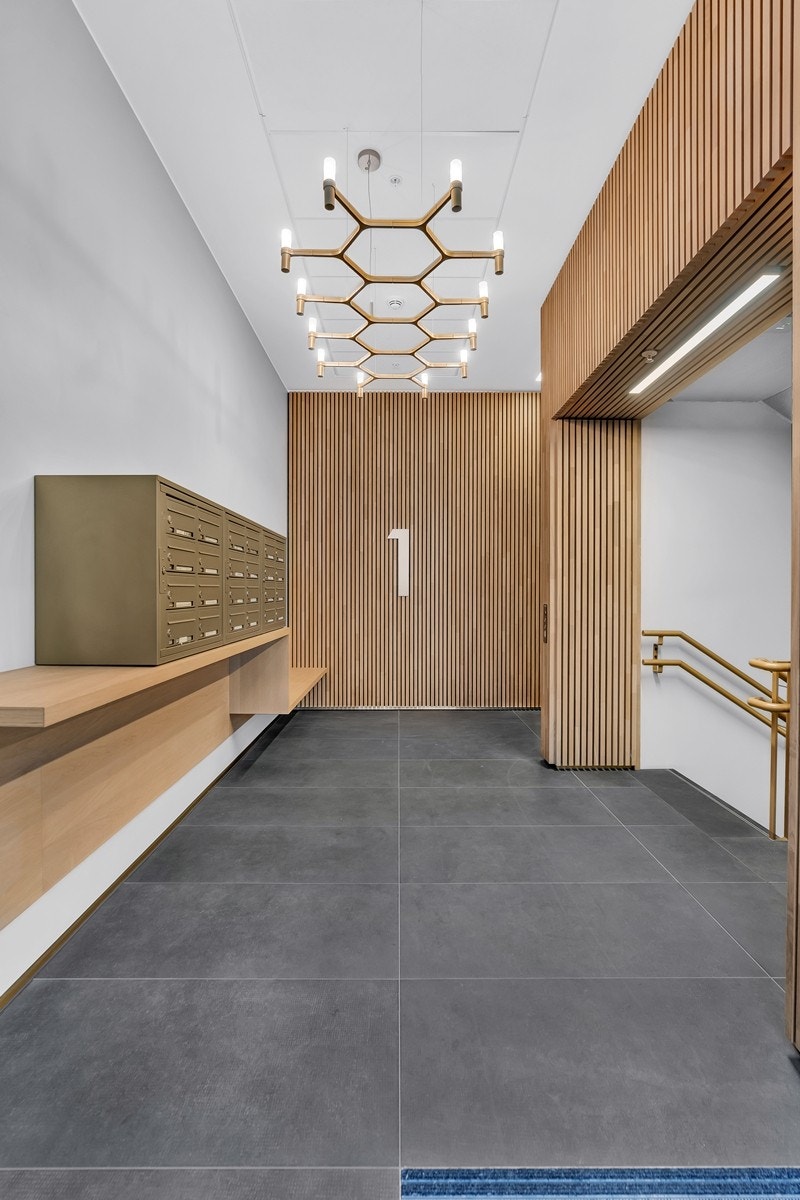 Pent felles inngangsparti Galleribilde