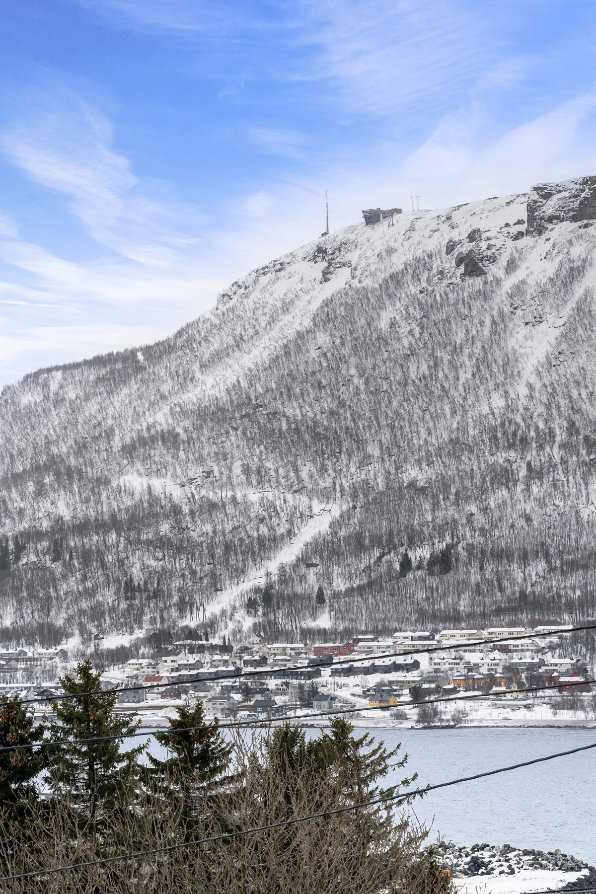 Utsikt mot Fjellheisen