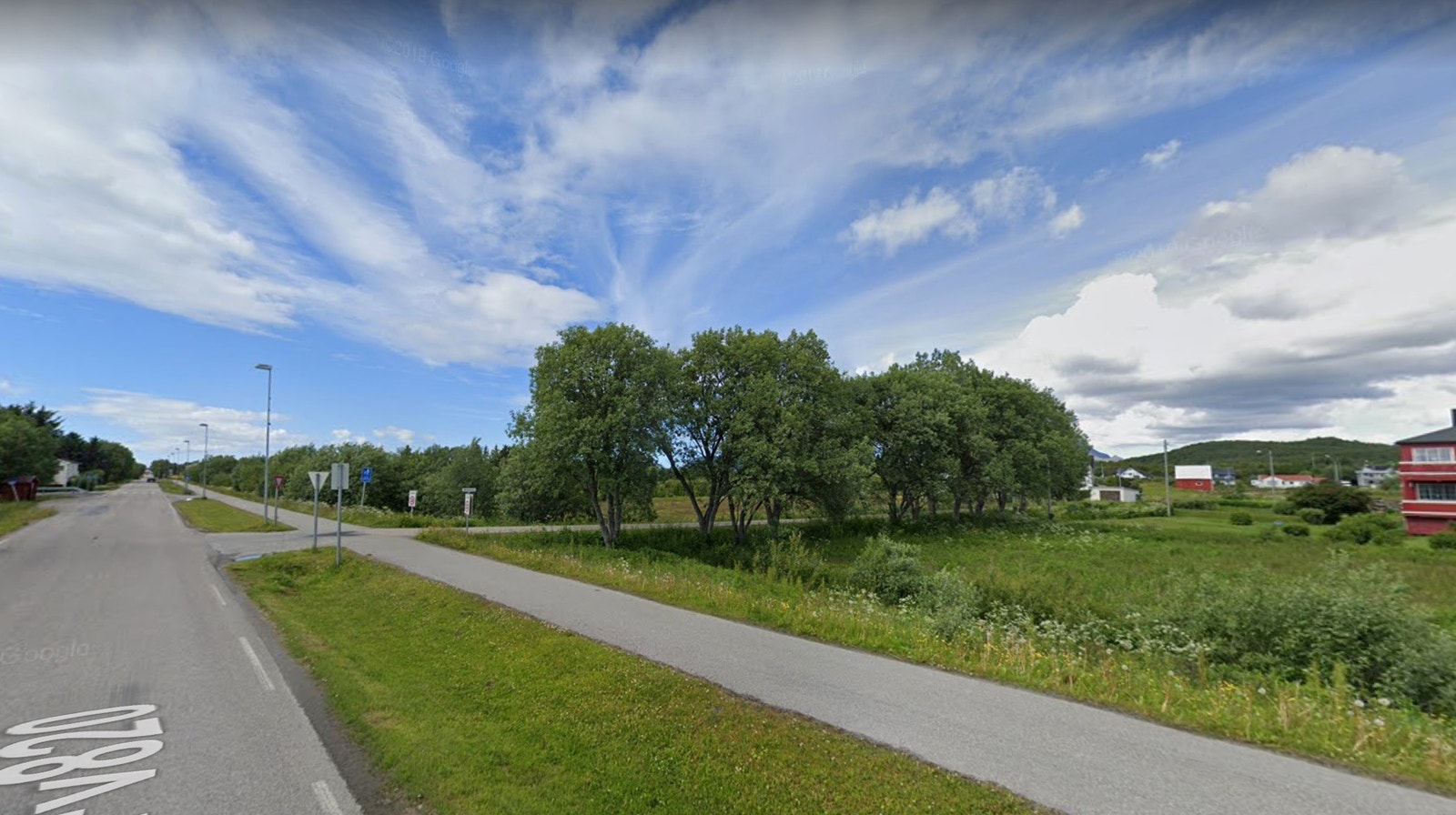 Gang- og sykkelvei langs hovedveien Galleribilde