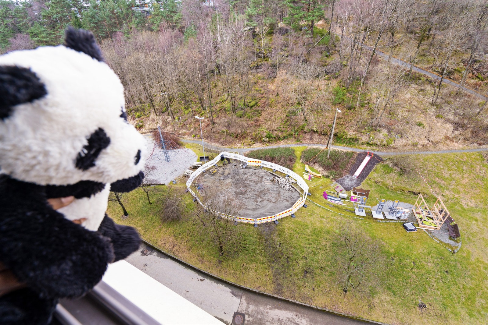 Lekeplassene i borettslaget er under renovering så her blir det oppgraderte lekeplasser til de minste. De skal etter planen være ferdig i slutten av april Galleribilde