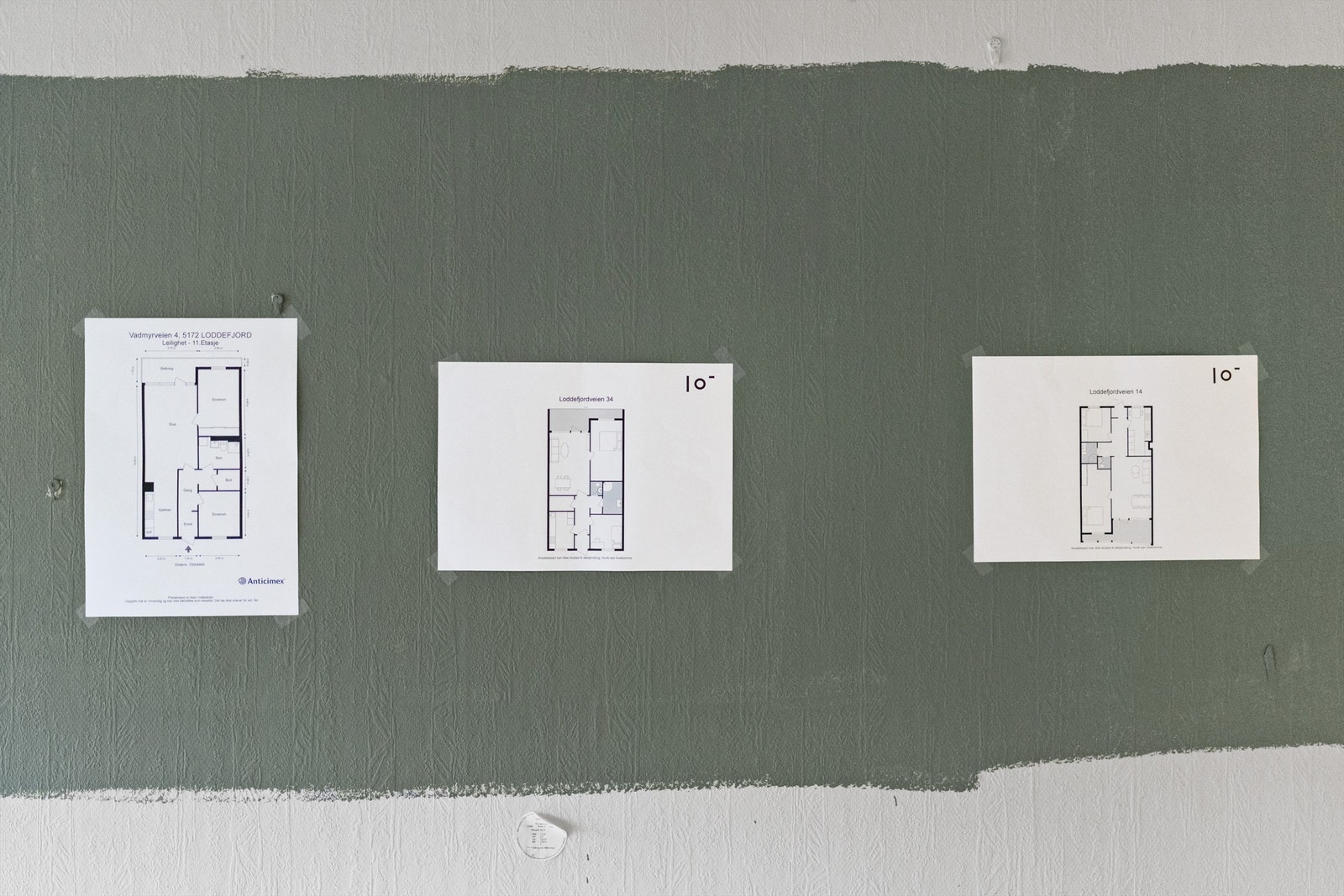 Leilighetene i denne blokken har mange forskjellige planløsninger. Noen har åpnet opp kjøkken inn til stue og noen har lukket mellomgangen og slått sammen bad og toalettrom. Hva vil du gjøre med leiligheten ? Galleribilde