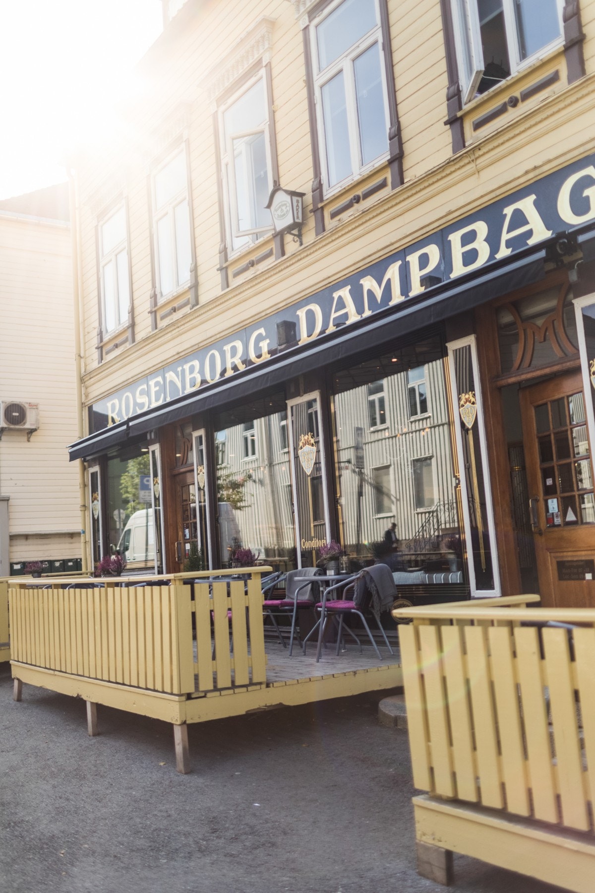 Rosenborg bakeri ligger kun et steinkast unna leiligheten. Her får du fersk bakst alle dager i uken