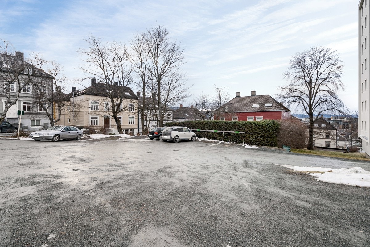 Med leiligheten følger det totalt 3 boder. 2 i kjelleren og 1 på loft