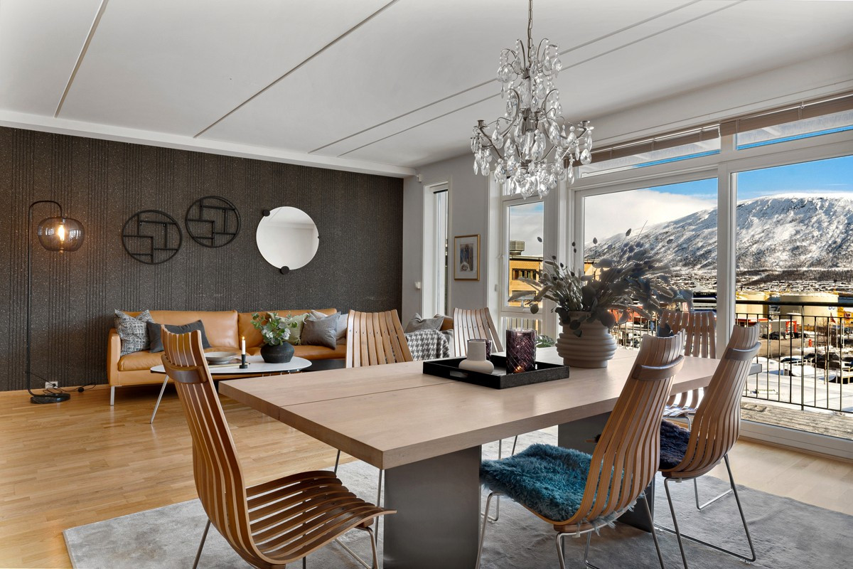 Boligen er innredet i moderne og urbane farger