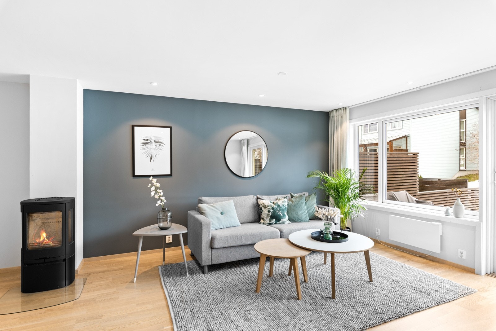 Samsolgt by DNB Eiendom er stolt av å kunne presentere en meget flott og påkostet rekkehus på Flatåsen. Galleribilde
