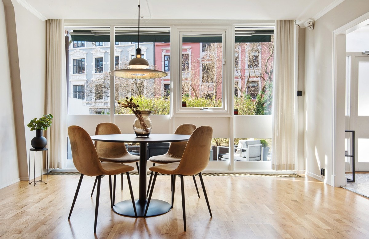 Leiligheten har blitt oppusset i 2021 med blant annet oppgradering av EL og overflatebehandling av hele boligen. Galleribilde