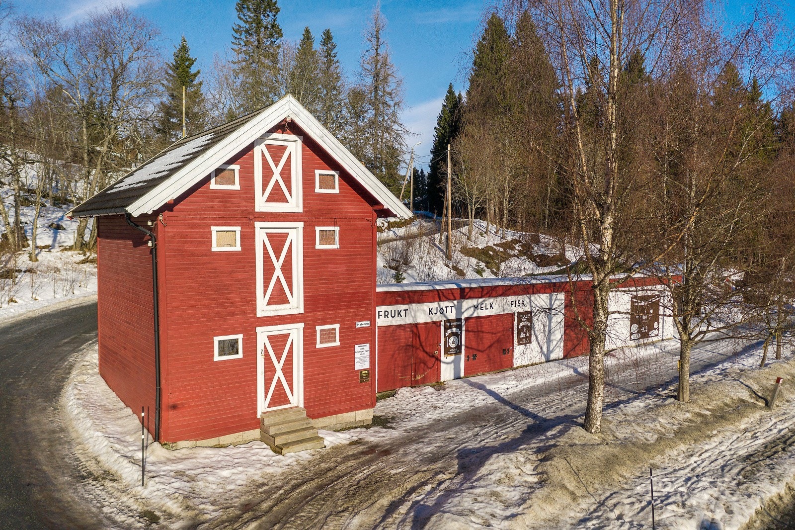 Stabbur/garasje Galleribilde