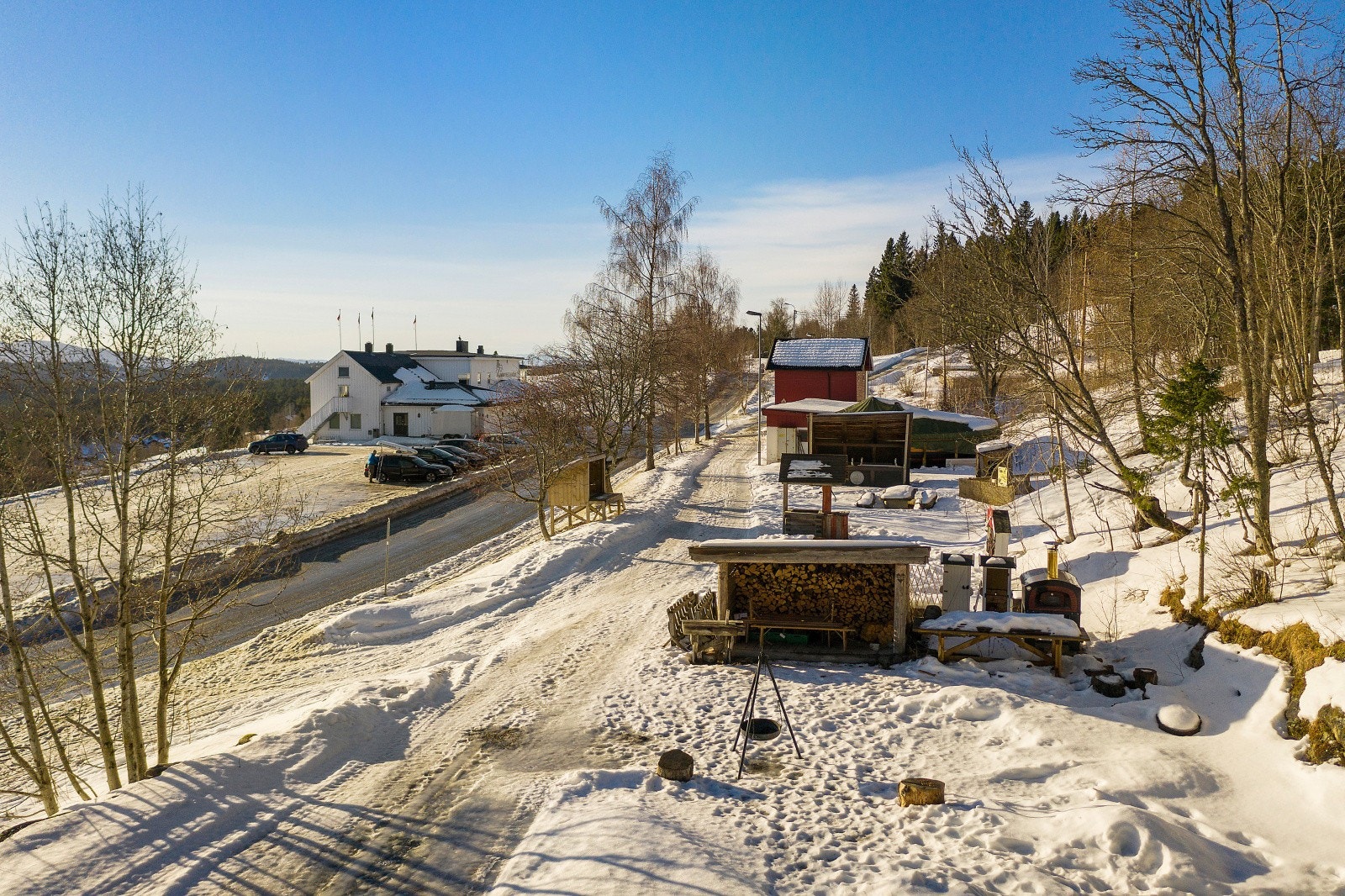 Gapahuk i "matveien". Galleribilde
