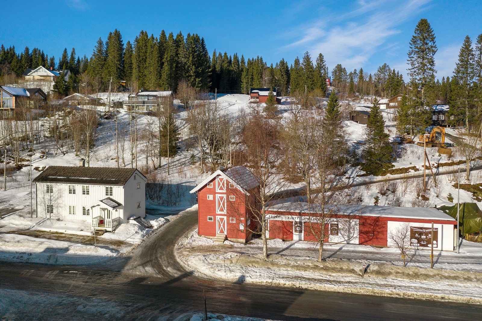 Totalt er det tre bygginger på eiendommen Galleribilde